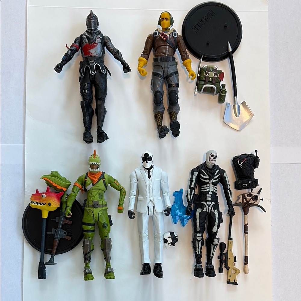 Fort Night McFarland 7” Deluxe Action Figure Lot.